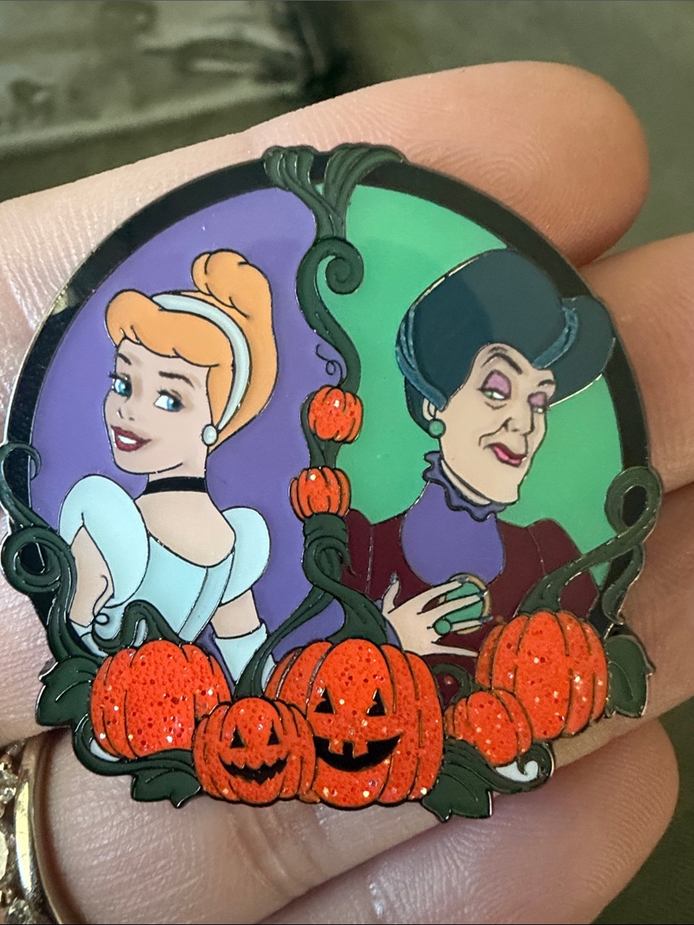 Disney Loungefly Halloween pin - Cinderella and Lady Tremaine